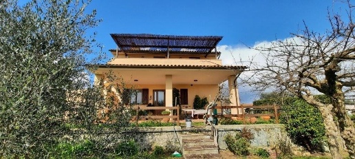 Foto Rustico a Magliano in Toscana di 160 m² con 7 locali in vendita