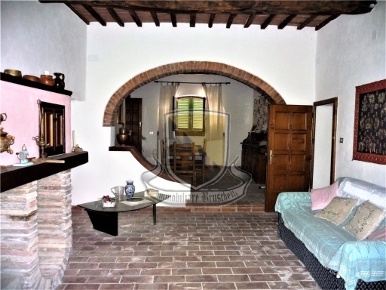 Foto Rustico in IESA, Monticiano Lama di 300 m² con 12 locali in vendita