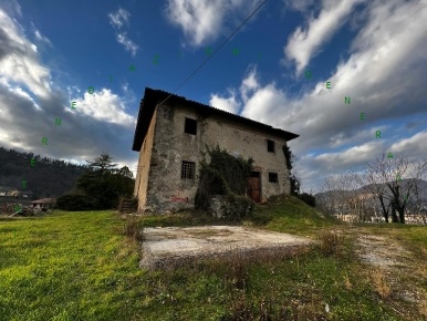Foto Rustico a Dicomano di 260 m² con 9 locali in vendita