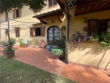Foto Rustico in VIA DI SCANDICCI, Firenze Soffiano di 150 m² con 7 locali