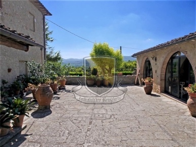 Foto Rustico in FERRATORE, Siena Provenzano di 350 m² con 15 locali