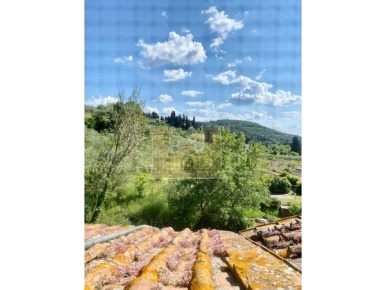 Foto Rustico in VIA DELLE MASSE, Firenze Serpiolle di 200 m² con 7 locali