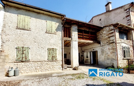 Foto Rustico a Borso del Grappa Centro con 6 locali in vendita