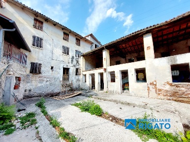 Foto Rustico a Solagna con 6 locali in vendita
