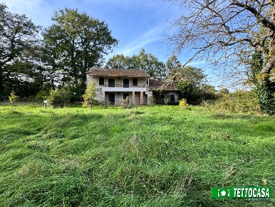 Foto Rustico a Sepino Centro di 160 m² con 7 locali in vendita