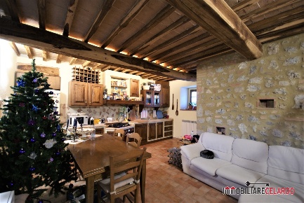 Foto Rustico a Casole d'Elsa di 80 m² con 4 locali in vendita