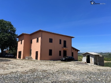 Foto Rustico a Montopoli di Sabina di 200 m² con 4 locali in vendita