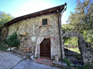 Foto Rustico a Fivizzano Centro di 120 m² con 5 locali in vendita
