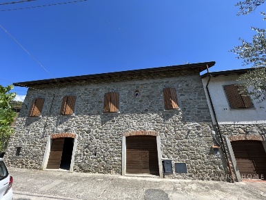 Foto Rustico a Filattiera Migliarina di 160 m² con 9 locali in vendita