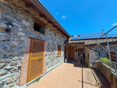 Foto Rustico in Via Lorenzana, Tresana di 198 m² con 10 locali in vendita