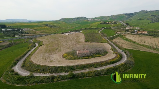 Foto Rustico in S.S. 7 Appia Km.568, Matera di 1950 m² con 10 locali