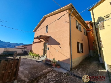 Foto Rustico in Via Ceserano, Fivizzano di 110 m² con 4 locali in vendita