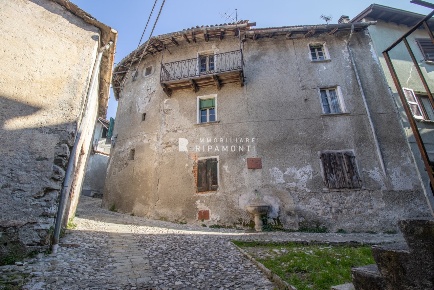 Foto Rustico in Via Achille Grandi, Abbadia Lariana Centro di 120 m²