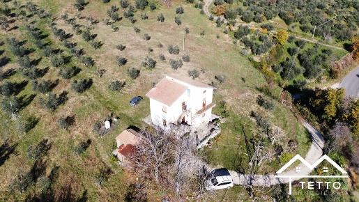 Foto Rustico a Mompeo di 200 m² con 5 locali in vendita