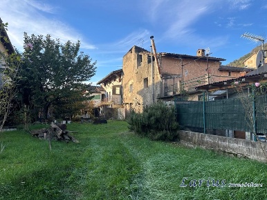 Foto Rustico in Piazza Lepetit, Ponte Lambro Centro di 187 m² con 4 locali