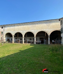 Foto Rustico a Thiene Centro di 670 m² con 5 locali in vendita