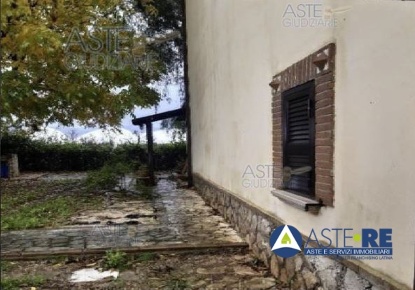 Foto Rustico in Via Ninfina, Cisterna di Latina di 473 m² con 8 locali