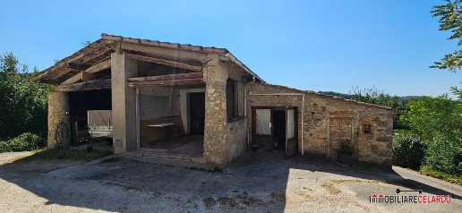 Foto Rustico a Poggibonsi di 165 m² con 4 locali in vendita
