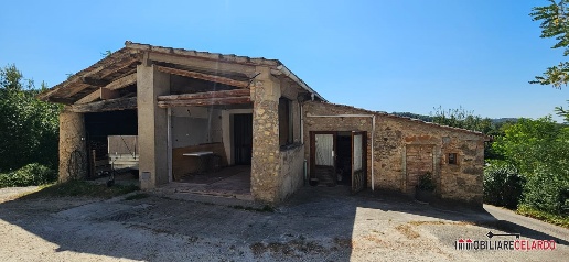 Foto Rustico a Poggibonsi di 165 m² con 4 locali in vendita