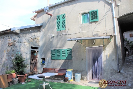Foto Rustico in Via Montelungo, Pontremoli di 70 m² con 6 locali in vendita