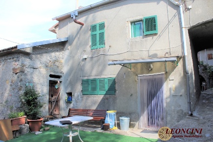 Foto Rustico in Via Montelungo, Pontremoli di 70 m² con 6 locali in vendita