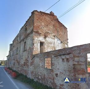 Foto Rustico in Via del Fosso Vecchio snc, Cascina di 629 m² con 10 locali