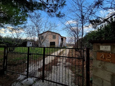 Foto Rustico a Nocciano di 154 m² con 9 locali in vendita