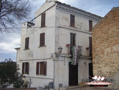 Foto Rustico a Rosciano Centro di 90 m² con 5 locali in vendita