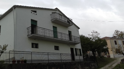 Foto Rustico a Loreto Aprutino di 160 m² con 7 locali in vendita