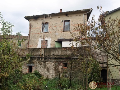 Foto Rustico a Tresana Barbarasco di 265 m² con 13 locali in vendita