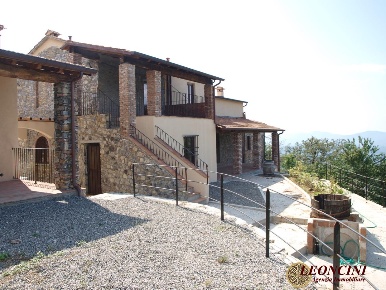 Foto Rustico in via aldo moro, Villafranca in Lunigiana Centro di 800 m²