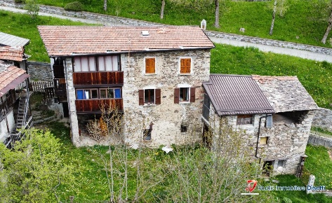 Foto Rustico in Via San Sisto, Cevo Centro di 200 m² con 8 locali