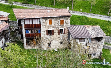 Foto Rustico in Via San Sisto, Cevo Centro di 200 m² con 8 locali