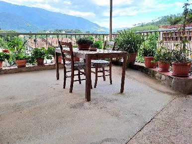 Foto Rustico a Camaiore di 96 m² con 3 locali in vendita