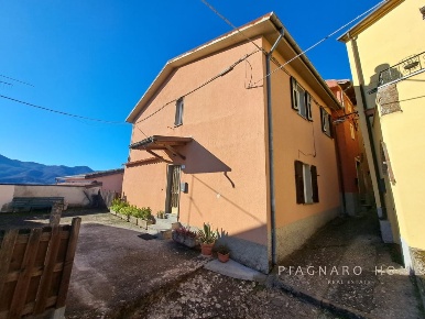 Foto Rustico in Via Ceserano, Fivizzano Ceserano di 110 m² con 4 locali