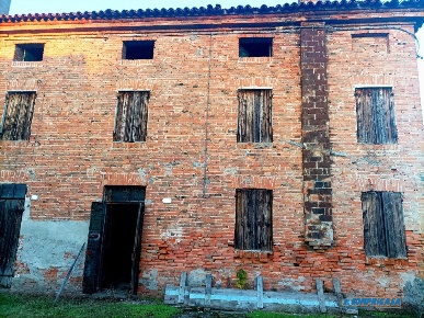 Foto Rustico a Casale di Scodosia Centro di 290 m² con 5 locali in vendita
