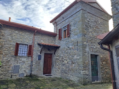 Foto Rustico a Fivizzano di 110 m² con 4 locali in vendita