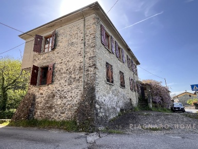 Foto Rustico in Via Ponte di Sotto, Filattiera Centro di 384 m² in vendita