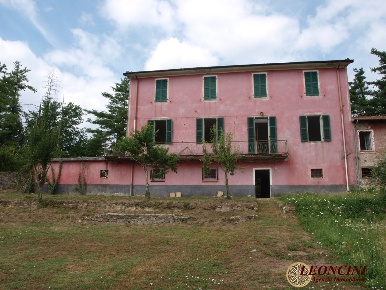 Foto Rustico a Bagnone di 400 m² con 13 locali in vendita