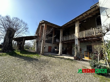 Foto Rustico in Via Don Donati, Casirate d'Adda Centro di 342 m² in vendita