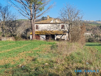 Foto Rustico in via vallecchio, Coriano con 4 locali in vendita