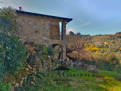 Foto Rustico in via san bernardo, Vallebona di 70 m² con 3 locali