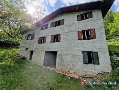 Foto Rustico in Località Re, Incudine di 240 m² con 3 locali in vendita