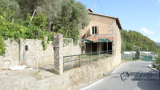 Foto Rustico in Località Celsa, Vendone di 105 m² con 6 locali in vendita