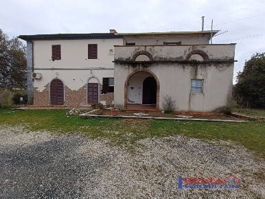 Foto Rustico a Rosignano Marittimo di 120 m² con 5 locali in vendita