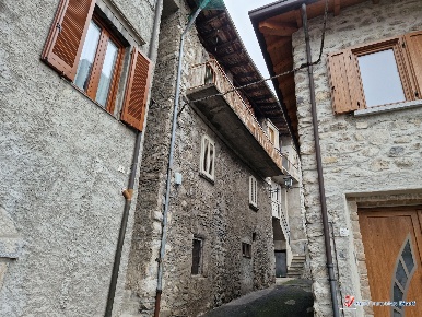 Foto Rustico in Via Fucine, Cerveno Centro di 250 m² con 7 locali