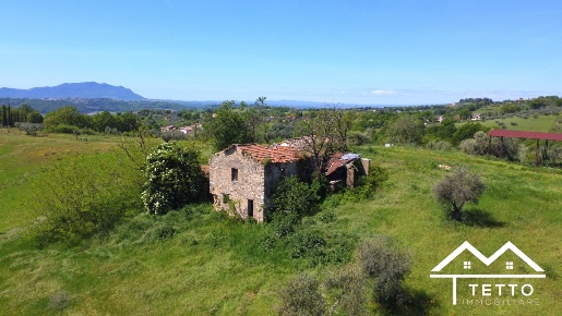 Foto Rustico a Tarano di 220 m² con 6 locali in vendita
