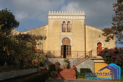 Foto Rustico a Giarre Centro di 750 m² con 15 locali in vendita