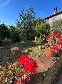 Foto Rustico a Borgo a Mozzano Partigliano di 150 m² con 9 locali
