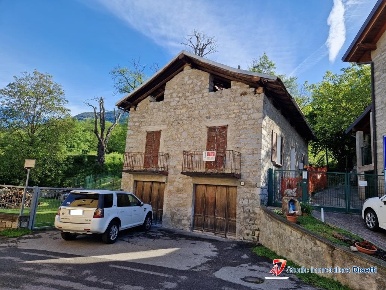 Foto Rustico in Via XXIX Marzo, Sonico Rino di 230 m² con 4 locali